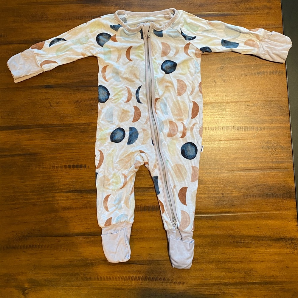 •LITTLE SLEEPIES• Luna Neautral • Newborn • No Stains • No Pilling •